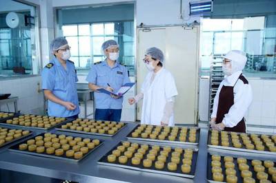月饼合格吗?市市场监管局开展中秋国庆食品生产安全专项检查